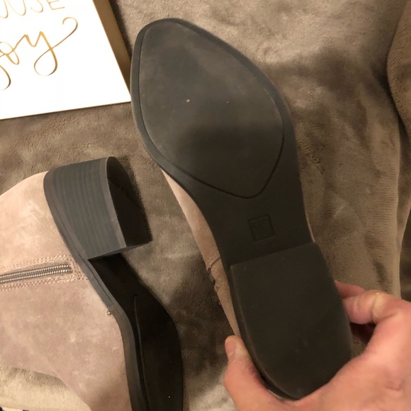 White Mountain Suede Tan Booties Size 9 - Picture 5 of 6